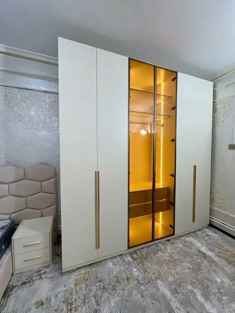 Armoire Dressing à Vitrine LED